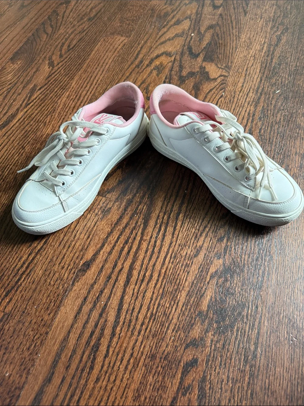 Louis Vuitton Monogram Sneaker - Picture 2 of 4